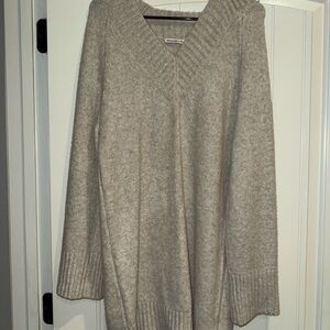 Abercrombie & Fitch Women's V-Neck Sweater in Cream